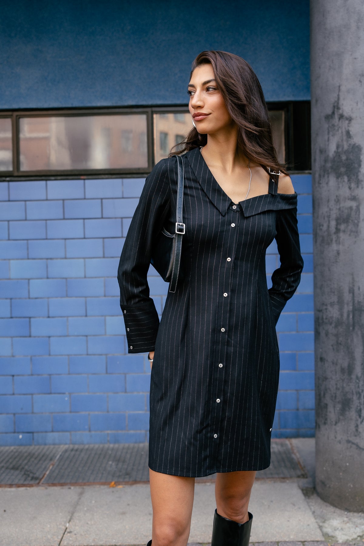 

Robe tailleur épaule dénudée Femme Rava Shiny black | Freeman T. Porter