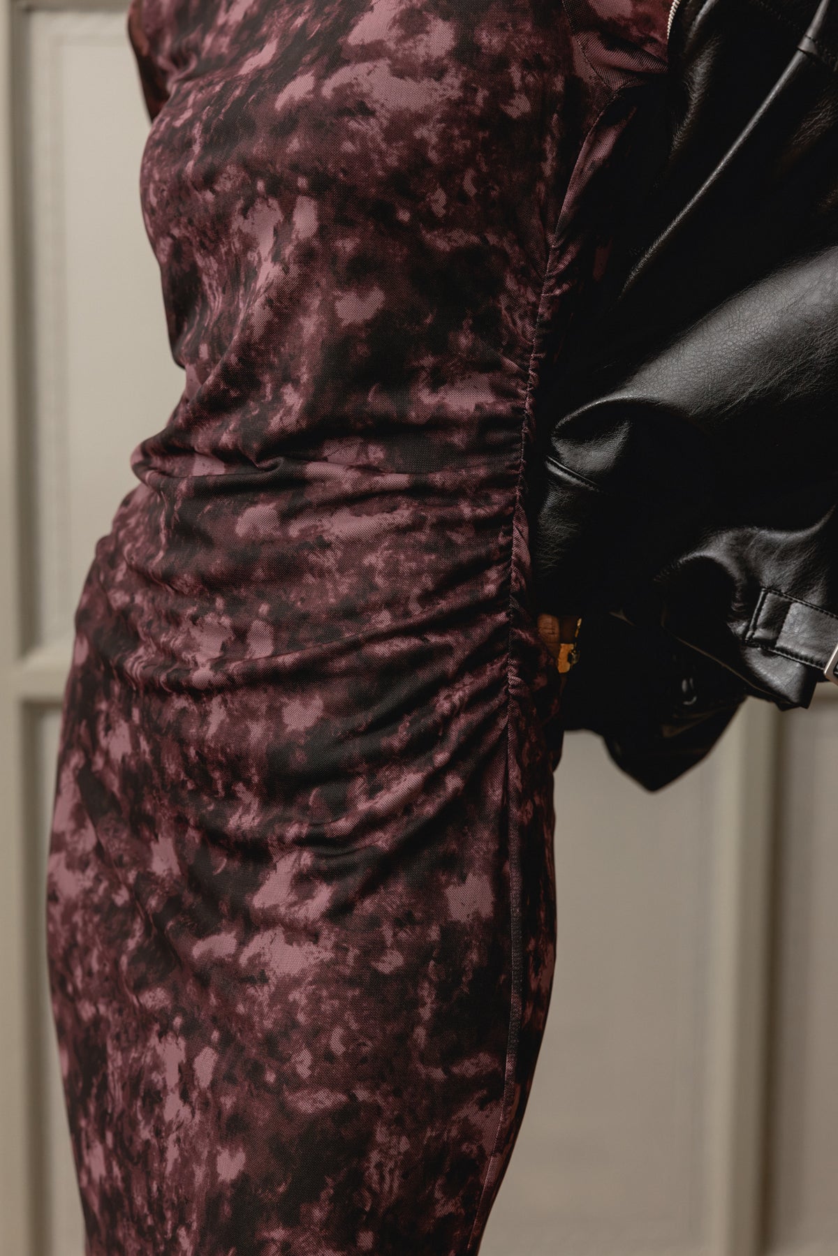 

Robe avec jeux de transparence Femme Rasmina Abstrat original | Freeman T. Porter