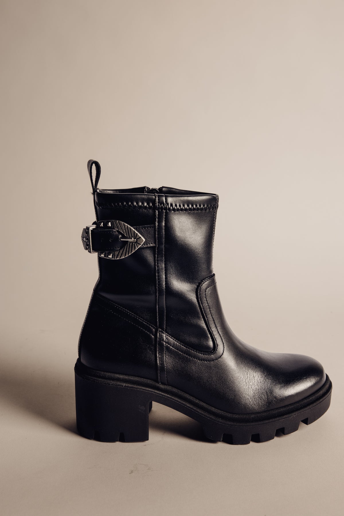  
            

Lederstiefeletten Damen Roilino black | Freeman T. Porter
          