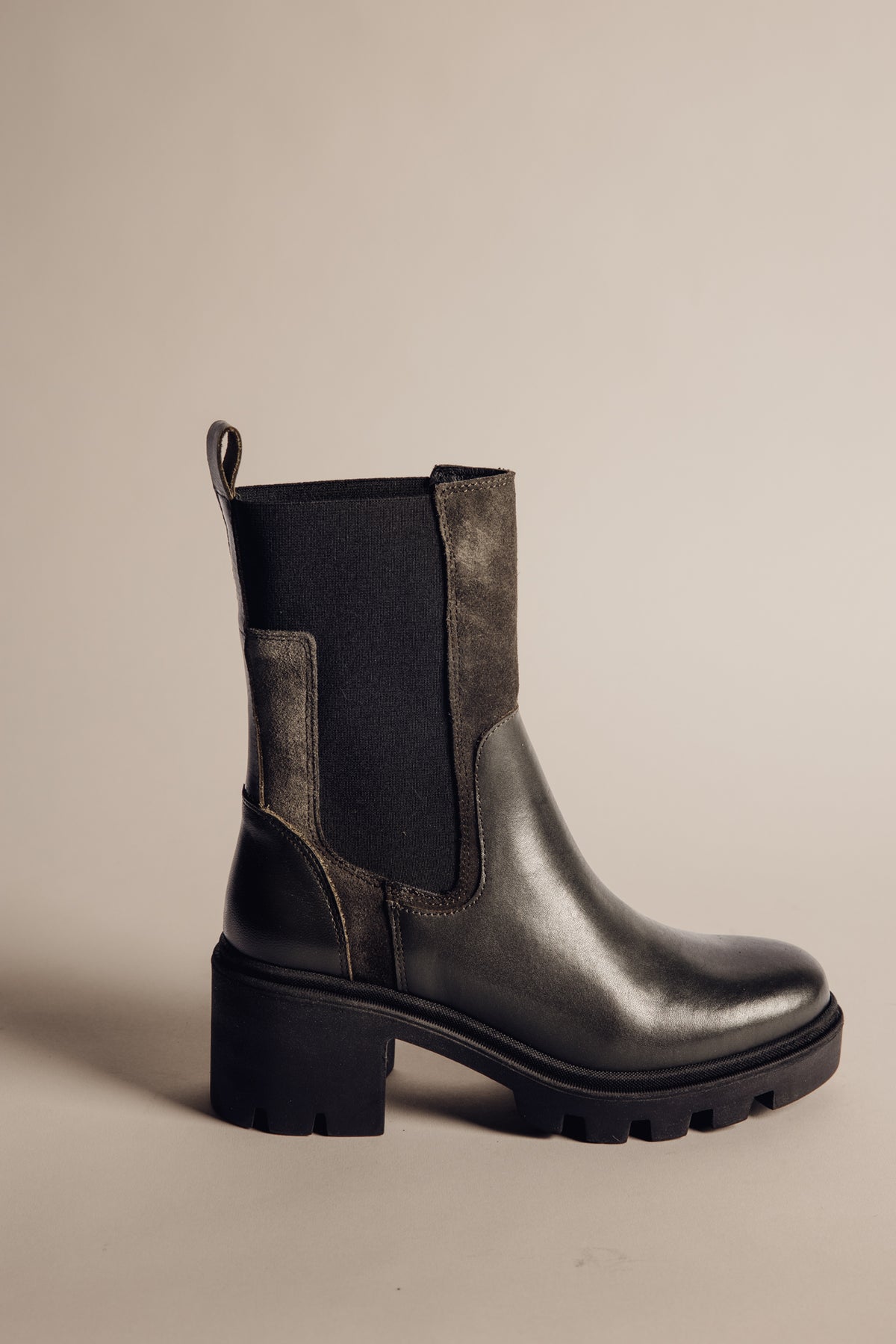 
              

Botins Chelsea Mulher Violino Mix khaki | Freeman T. Porter
            