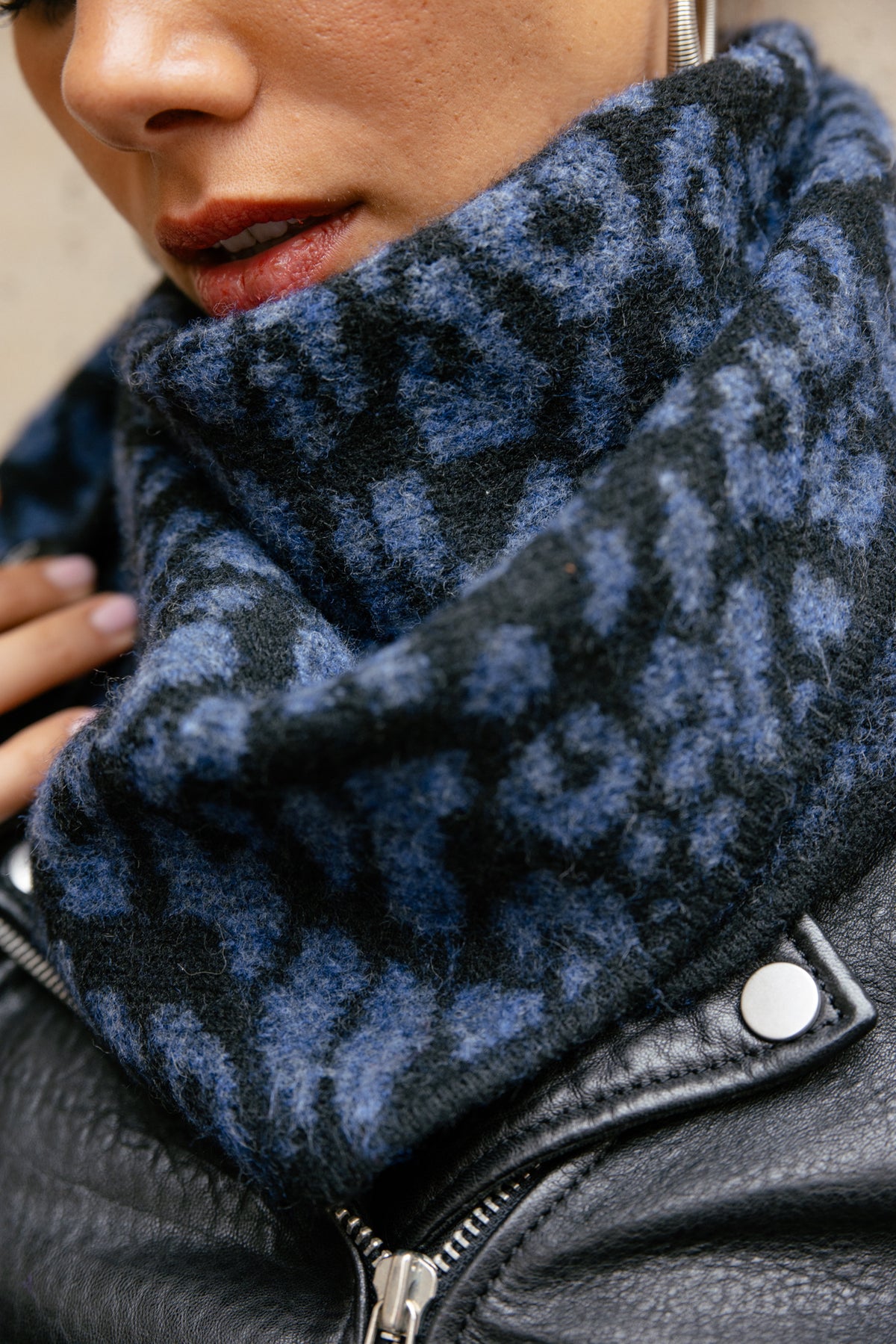   
            

Écharpe motif léopard Femme Filice Roar black indigo | Freeman T. Porter
          