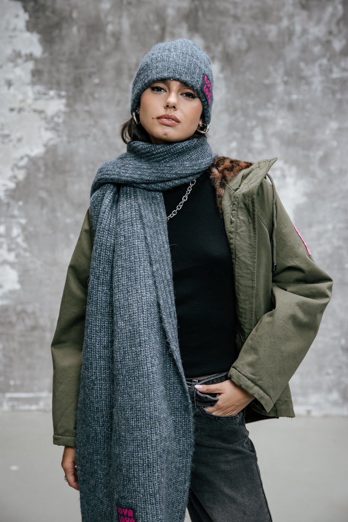   
            

Langer Schal Damen Heddison Comfy grey | Freeman T. Porter
          