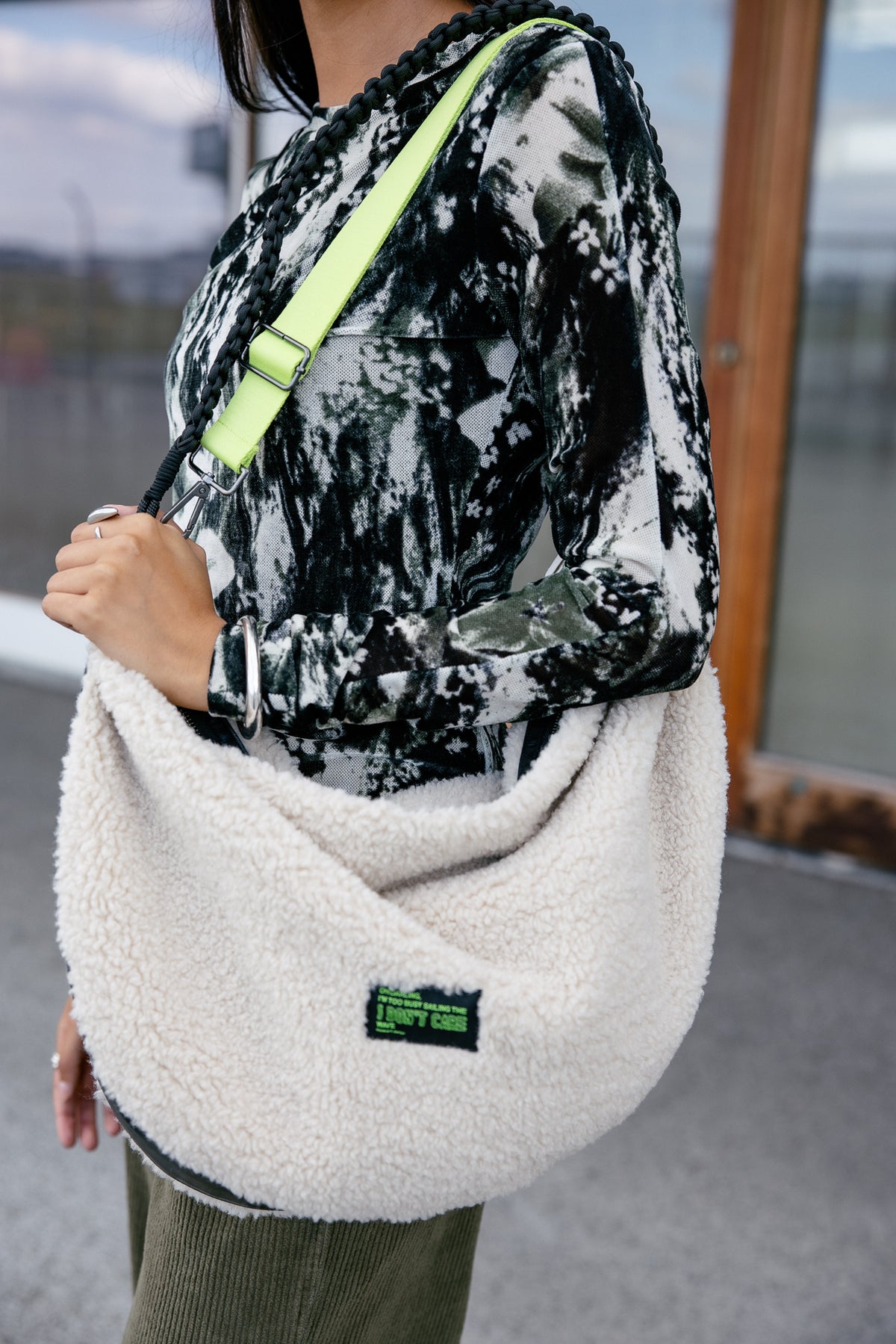 

Sac banane XL effet fourrure Femme Kawa Sherpa ecru | Freeman T. Porter