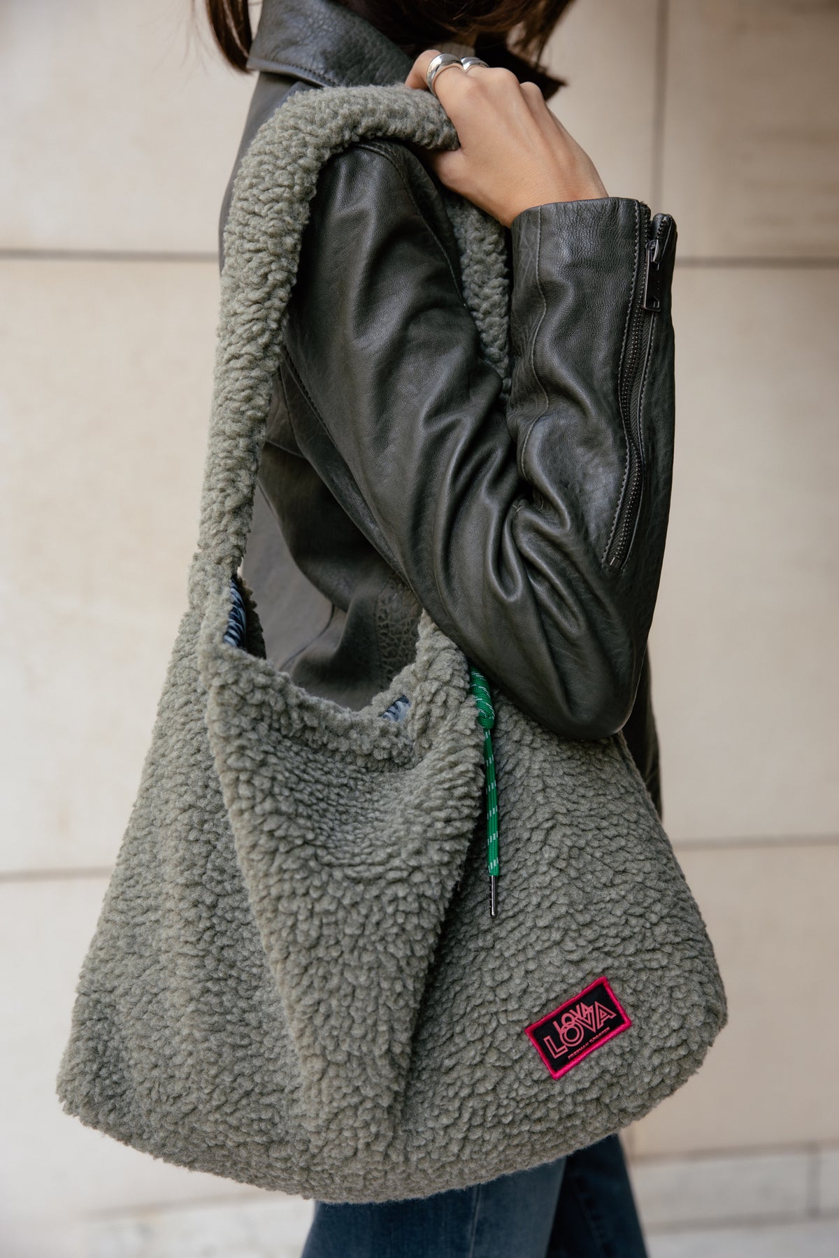   
            

Sac en moumoute Femme Kimeo Sherpa dusty olive | Freeman T. Porter
          
