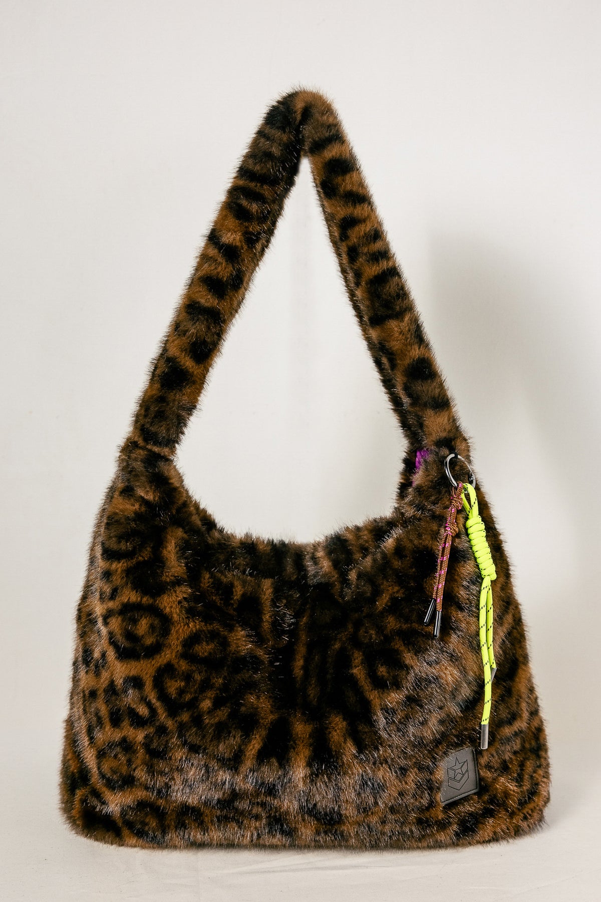   
            

Bolso de pelo sintético de leopardo Mujer Kimeo Leopard Fur original | Freeman T. Porter
          