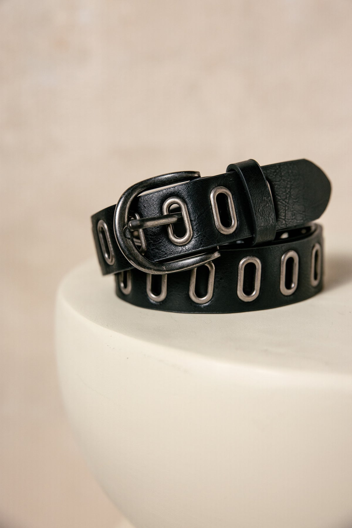   
            

Ceinture en cuir à oeillets Femme Kemo black | Freeman T. Porter
          