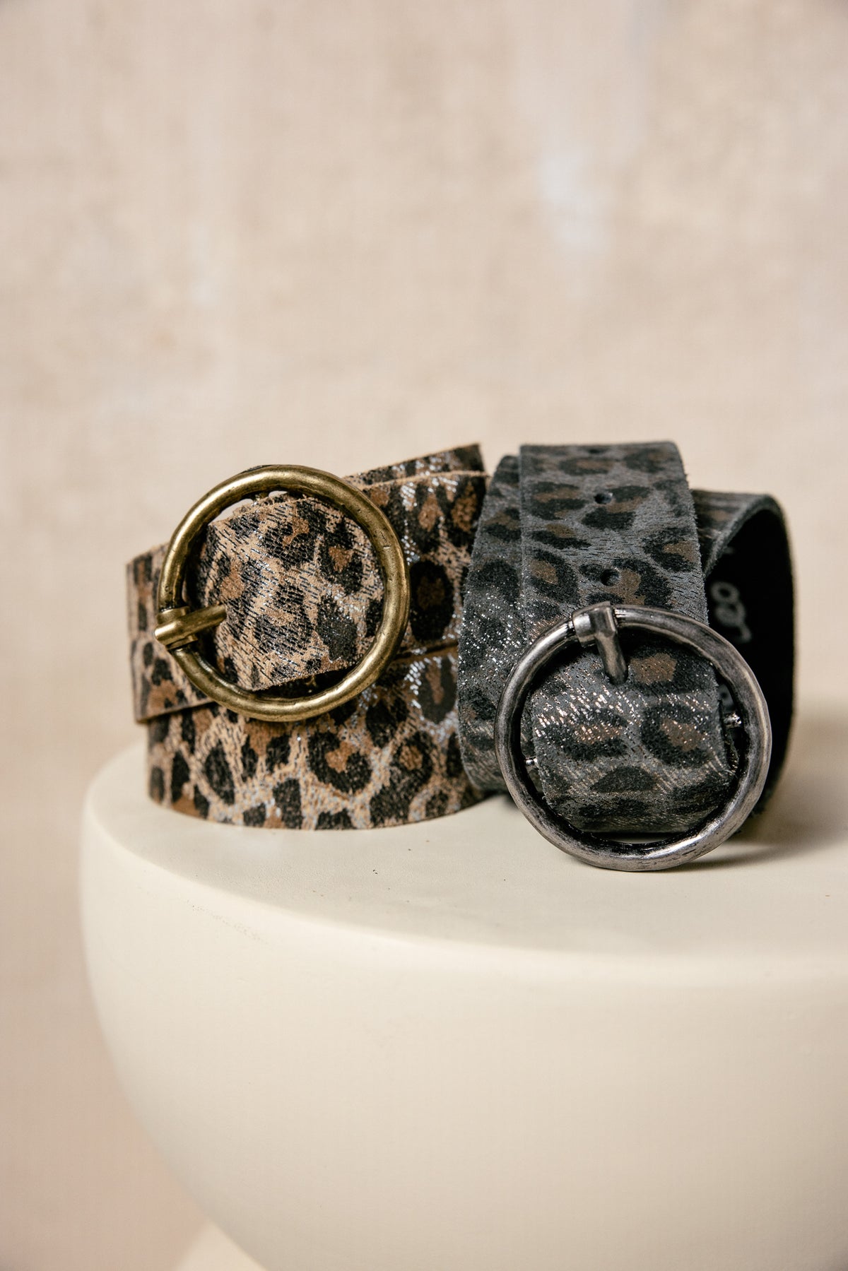 

Ceinture en cuir Femme Angeliso Leo Foiled grey | Freeman T. Porter