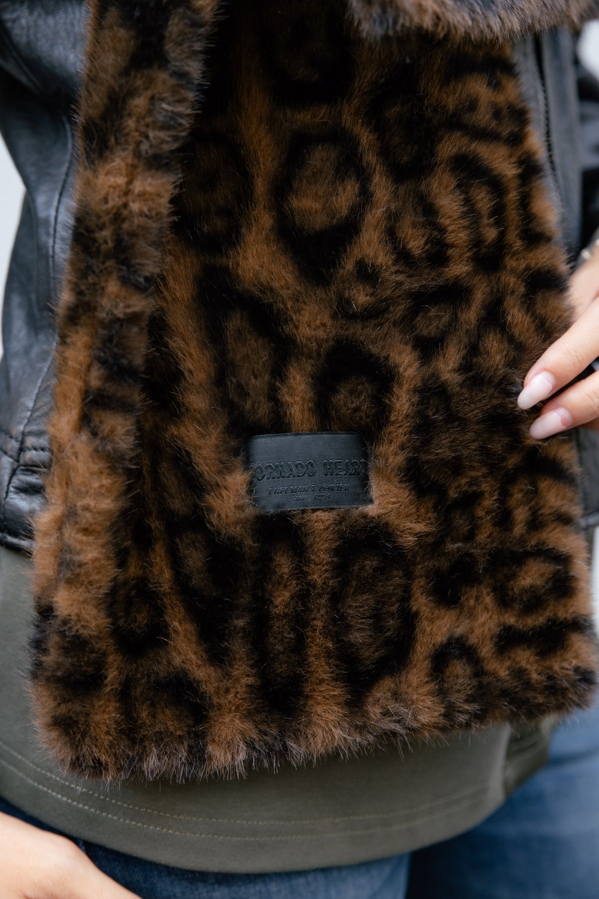 

Écharpe effet fourrure Femme Livie Leopard Fur original | Freeman T. Porter