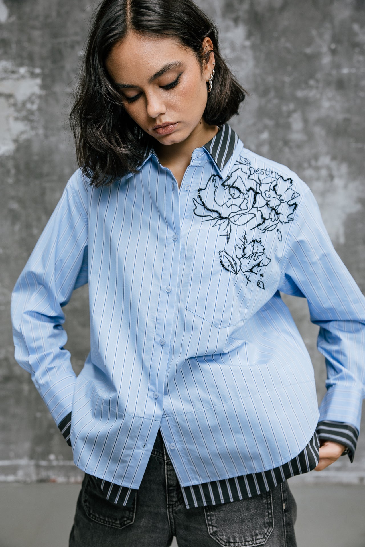   
            

Besticktes Oversize-Hemd Damen Chella Bloom granada sky | Freeman T. Porter
          