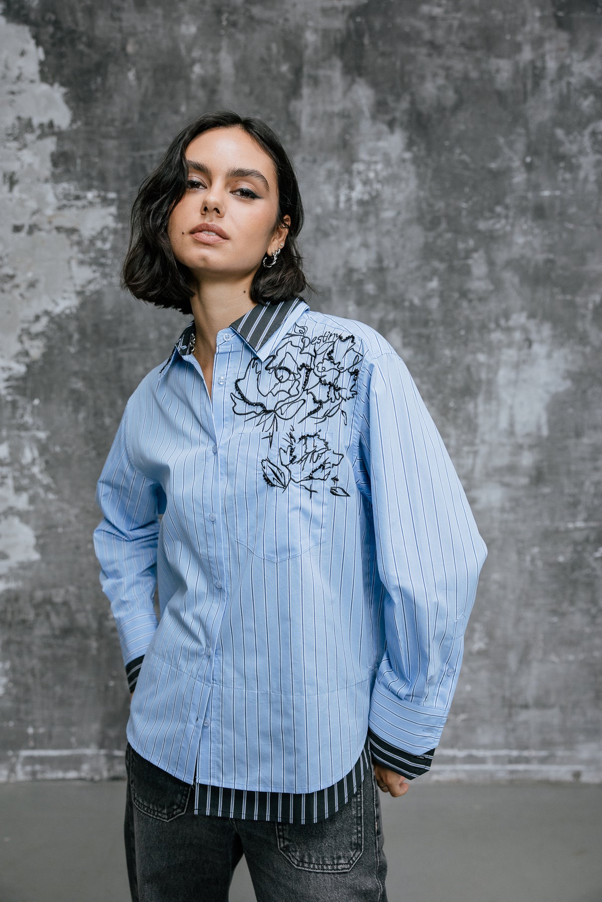 

Chemise oversize brodée Femme Chella Bloom granada sky | Freeman T. Porter