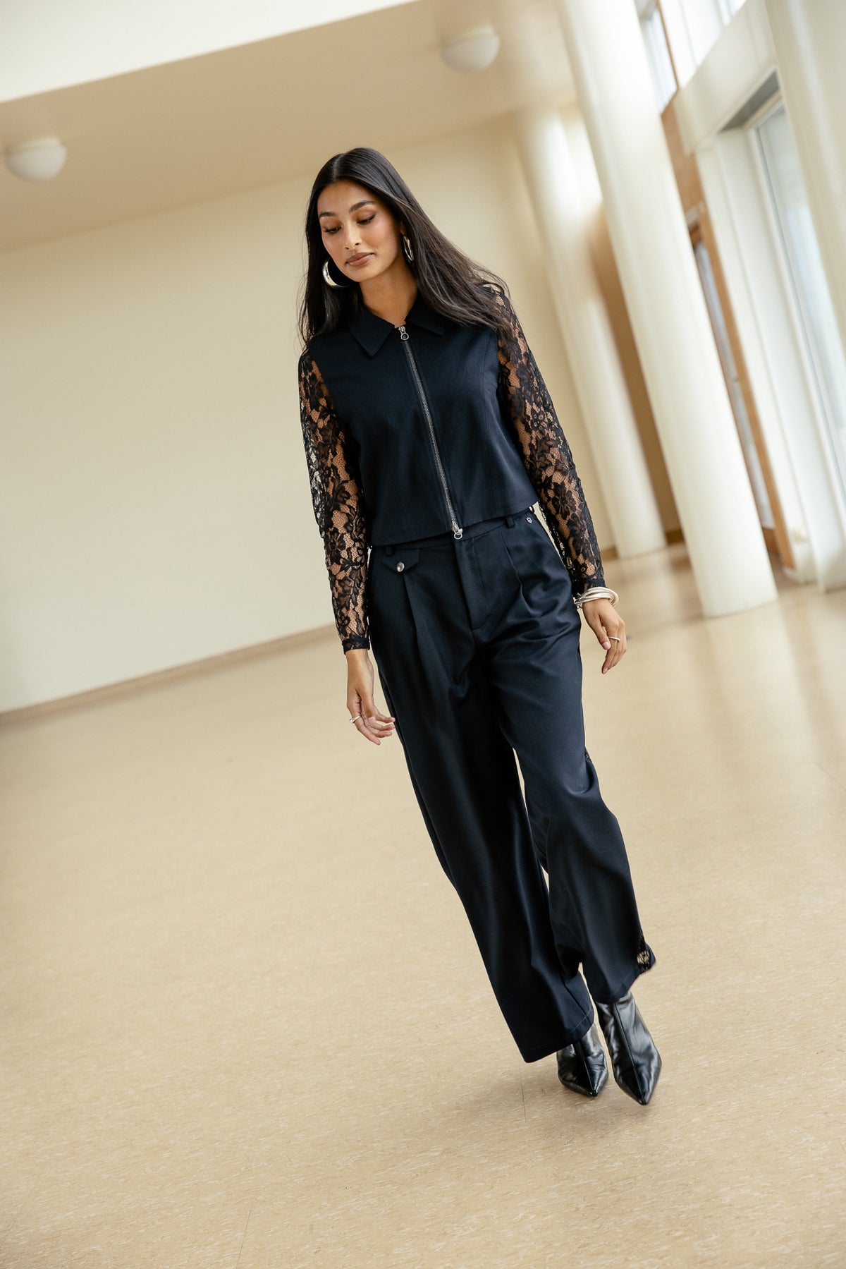 

Top con cremallera y mangas de encaje Mujer Marla Lace Dust dark sapphire | Freeman T. Porter