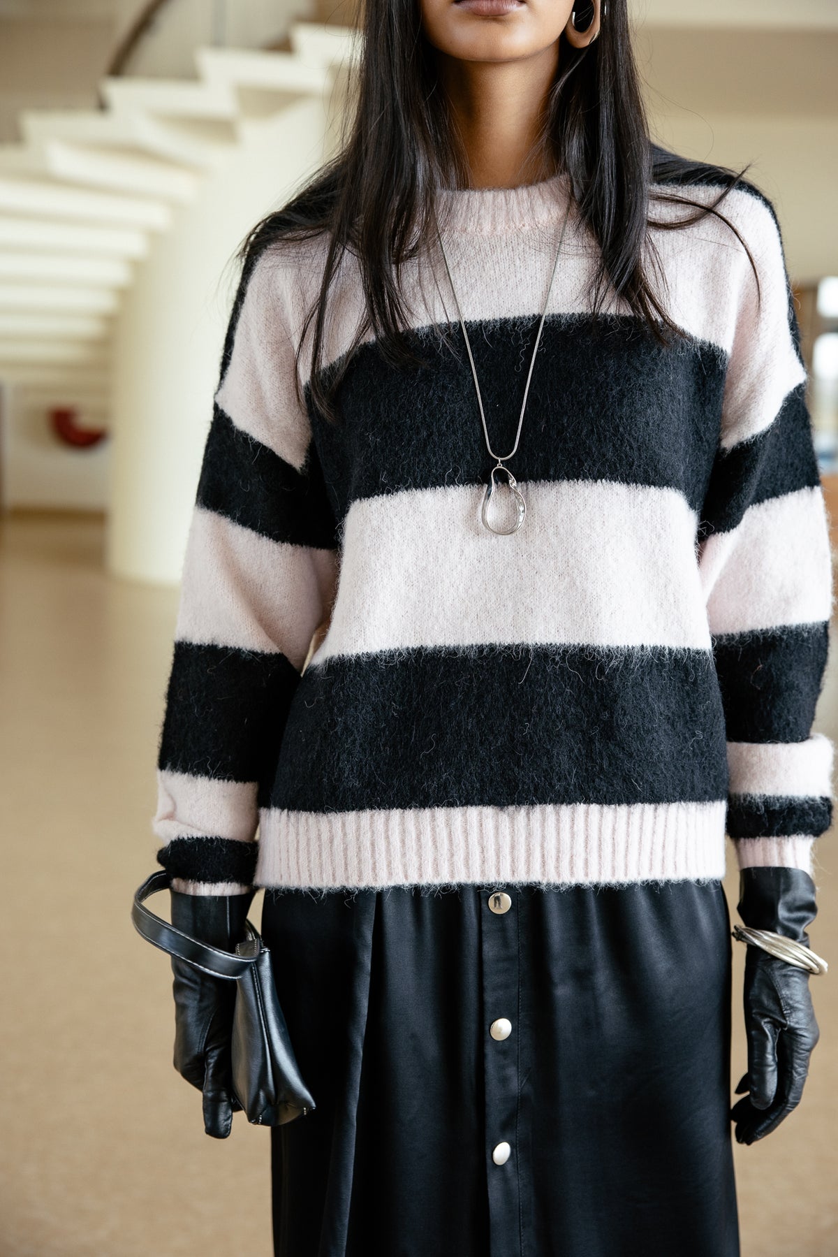   
            

Bequemer flauschiger Pullover Damen Phelicia Stripes light pink & black | Freeman T. Porter
          