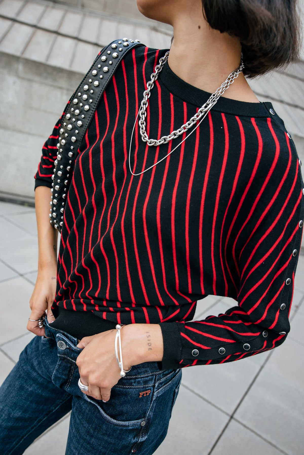 

Gestreifter Pullover mit elastischem Bund Damen Pao Stripes black | Freeman T. Porter