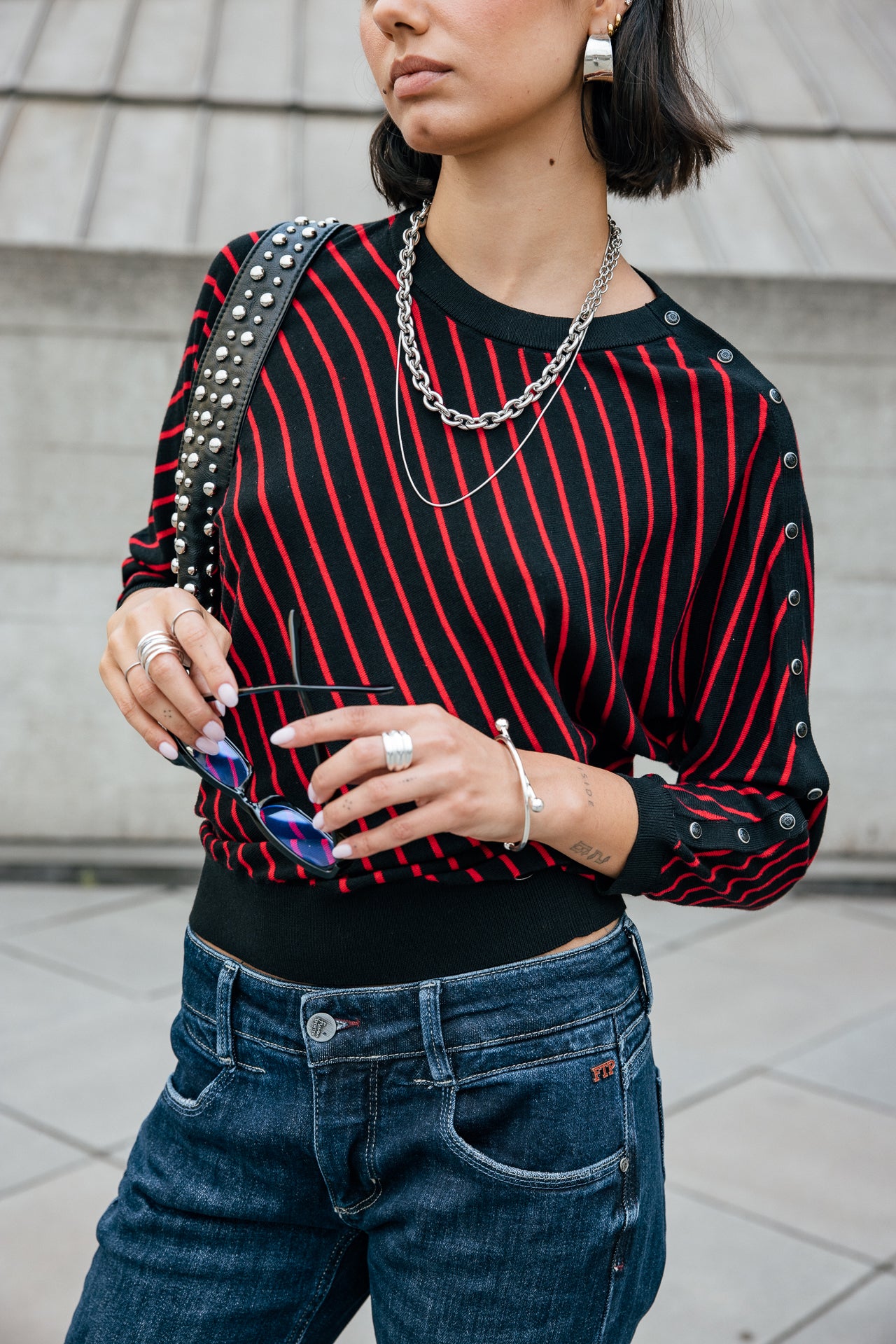 

Gestreifter Pullover mit elastischem Bund Damen Pao Stripes black | Freeman T. Porter