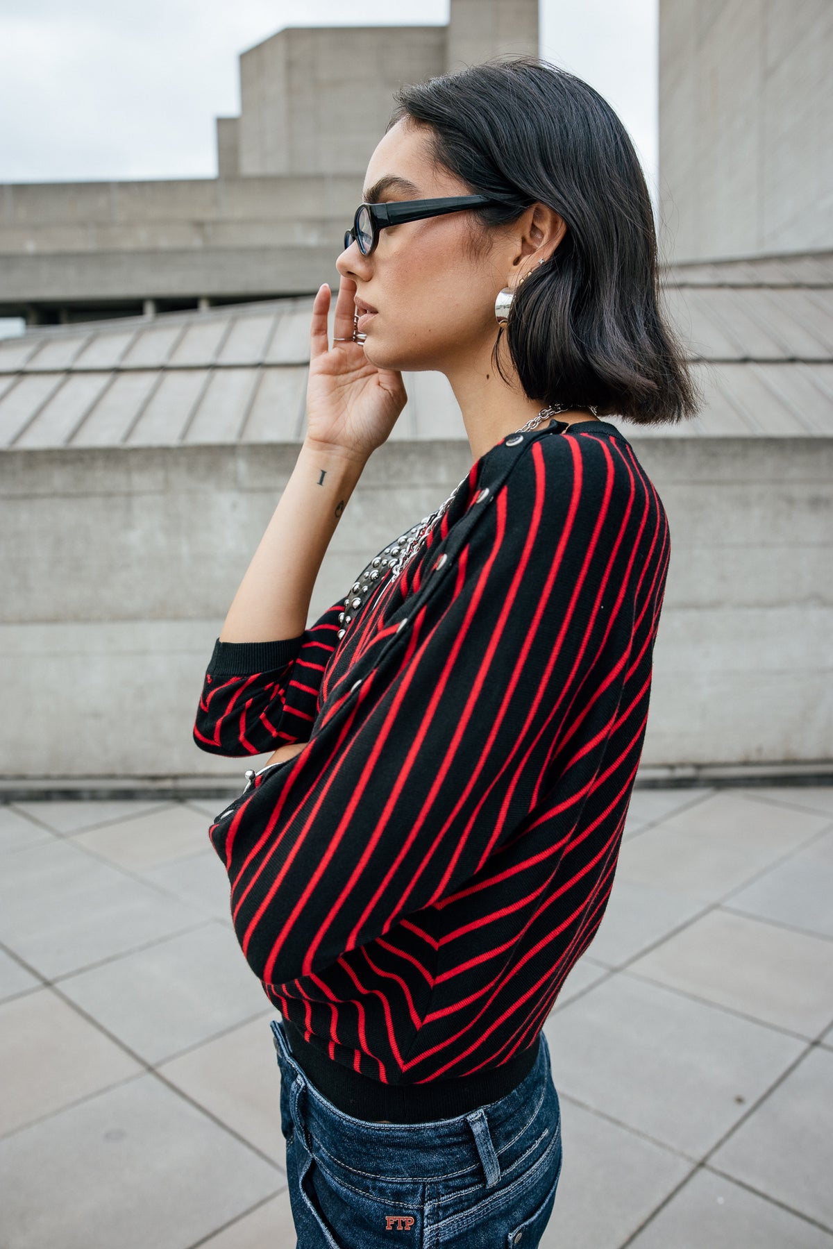 

Gestreifter Pullover mit elastischem Bund Damen Pao Stripes black | Freeman T. Porter