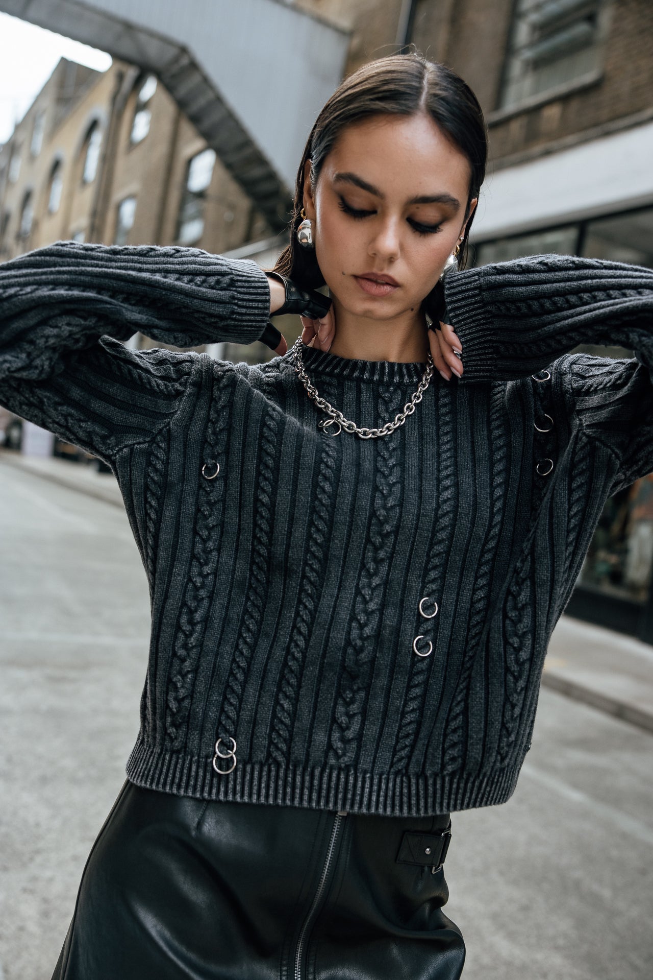  
            

Zopfstrickpullover mit Piercing Damen Pensee carbone | Freeman T. Porter
          