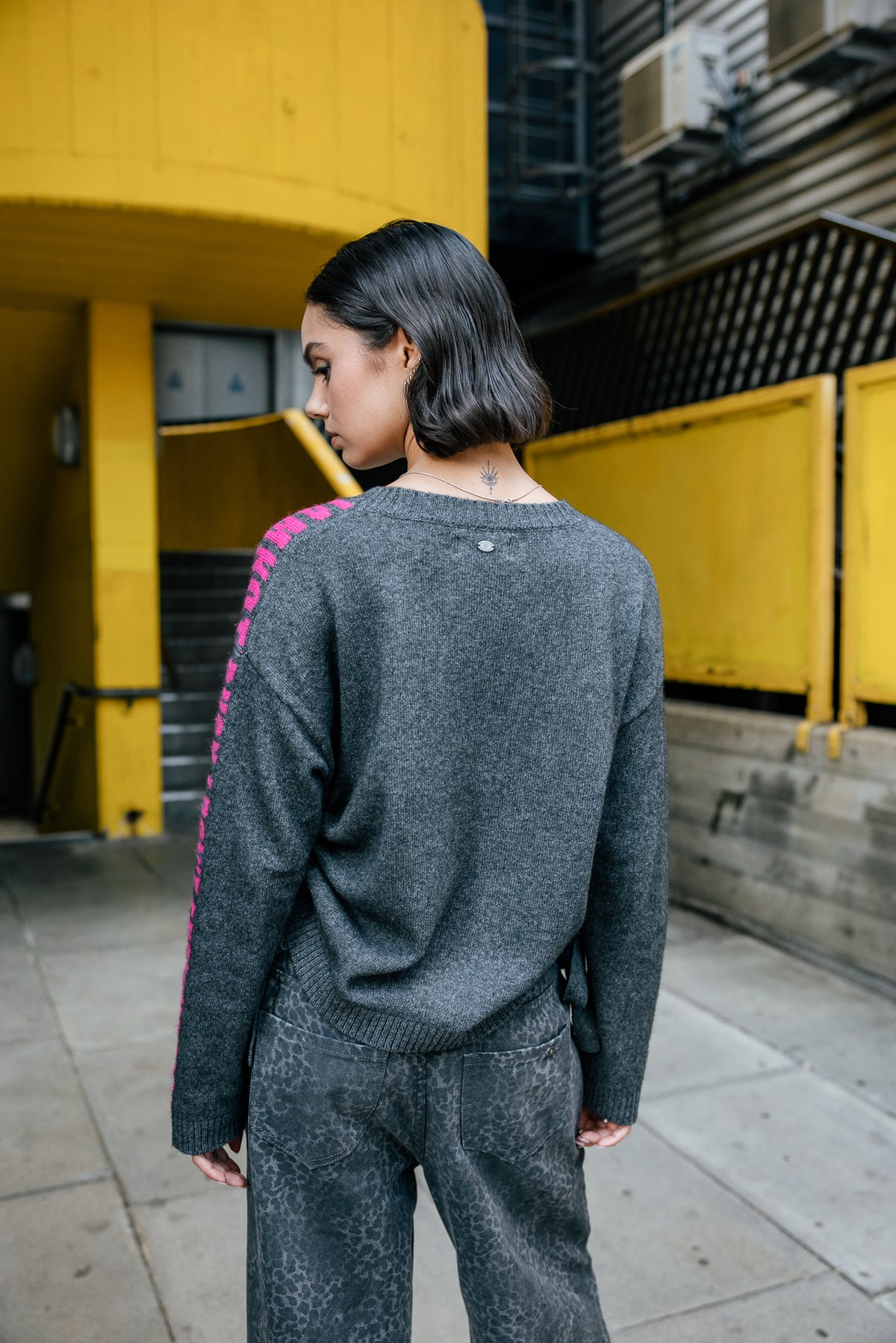 

Strickpullover mit seitlichen Bindebändern Damen Phareel Intarsia dark grey melange | Freeman T. Porter