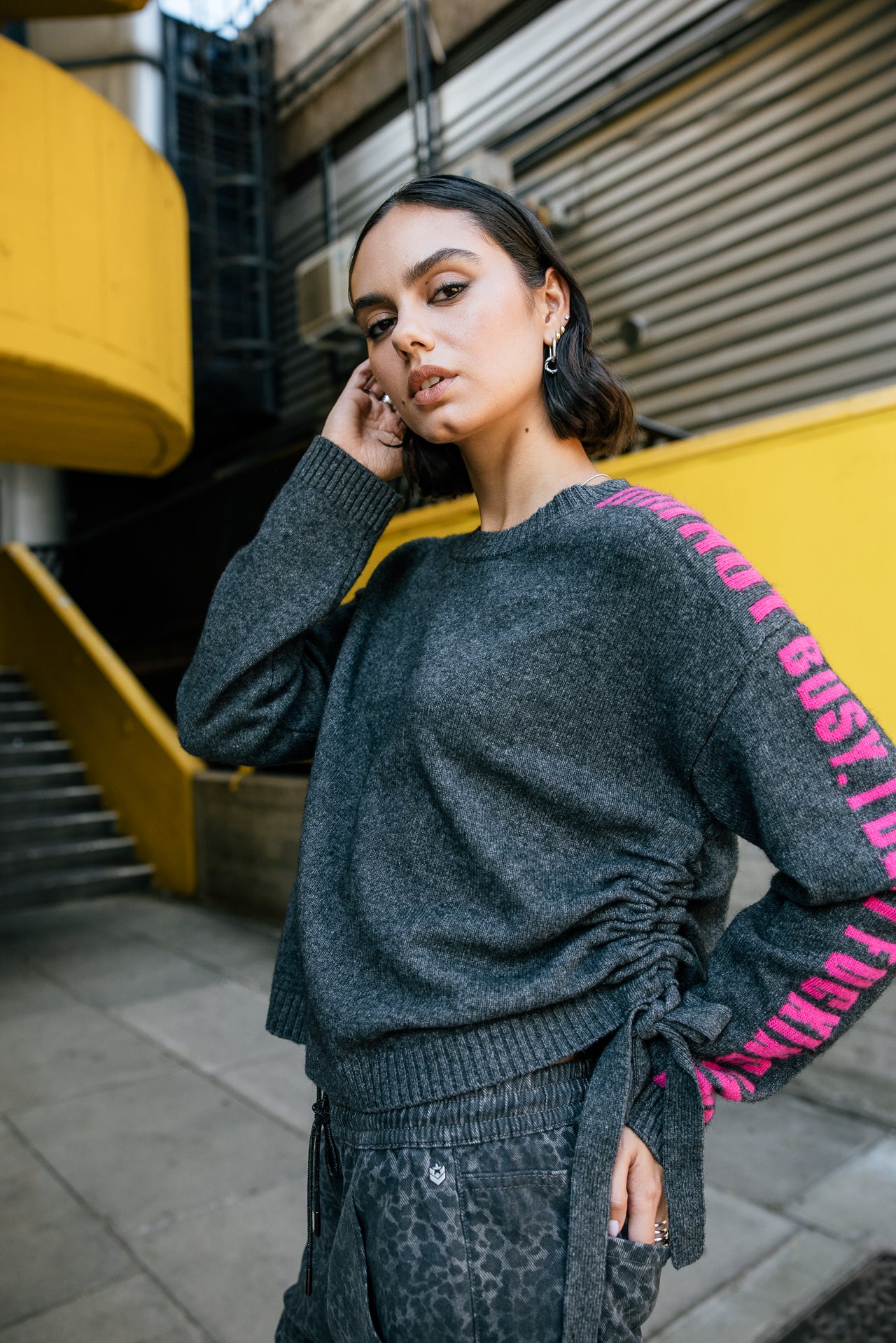 

Strickpullover mit seitlichen Bindebändern Damen Phareel Intarsia dark grey melange | Freeman T. Porter