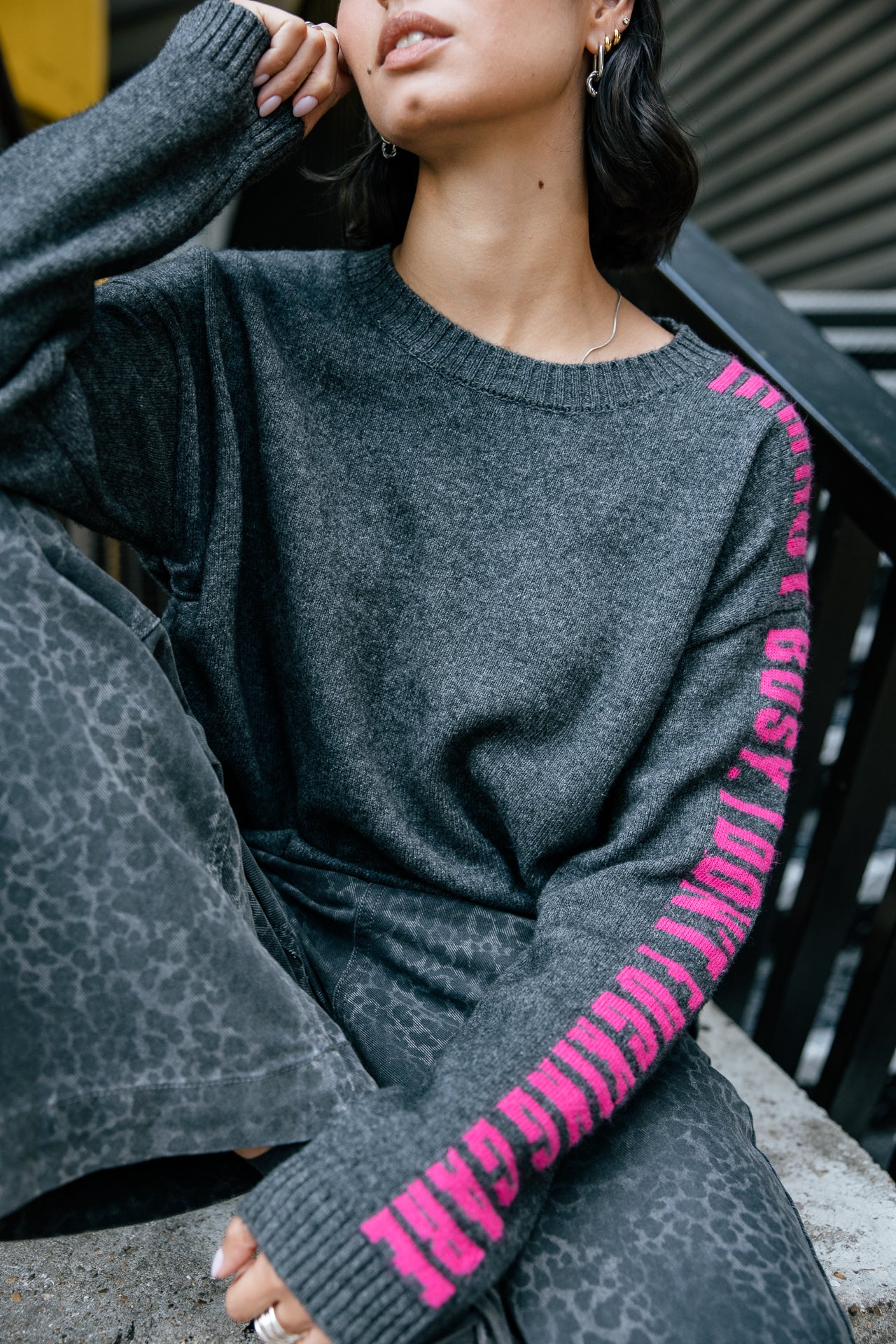 

Strickpullover mit seitlichen Bindebändern Damen Phareel Intarsia dark grey melange | Freeman T. Porter