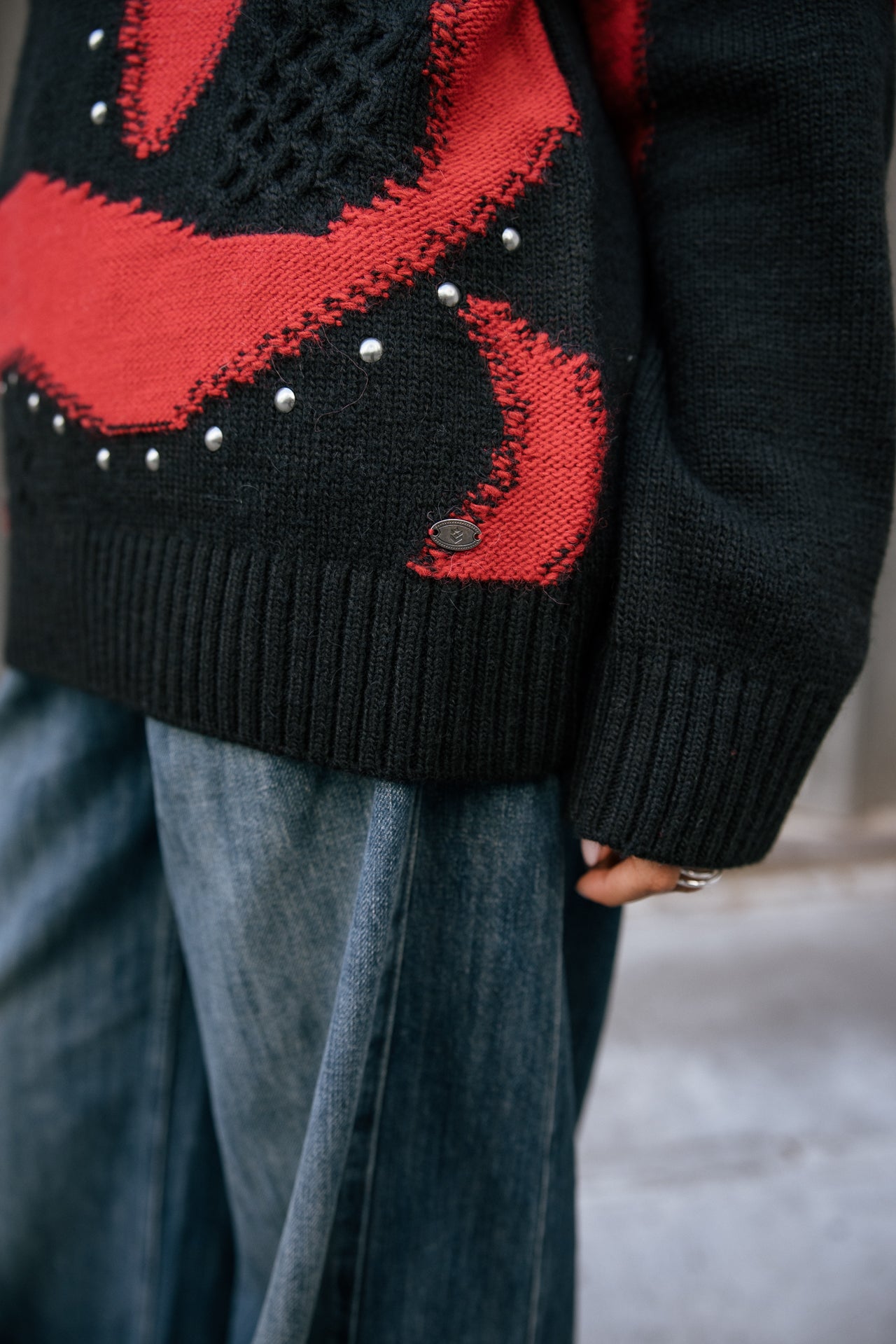 

Pullover mit Kontrastdetails und Nieten Damen Pears Fancy black & red | Freeman T. Porter