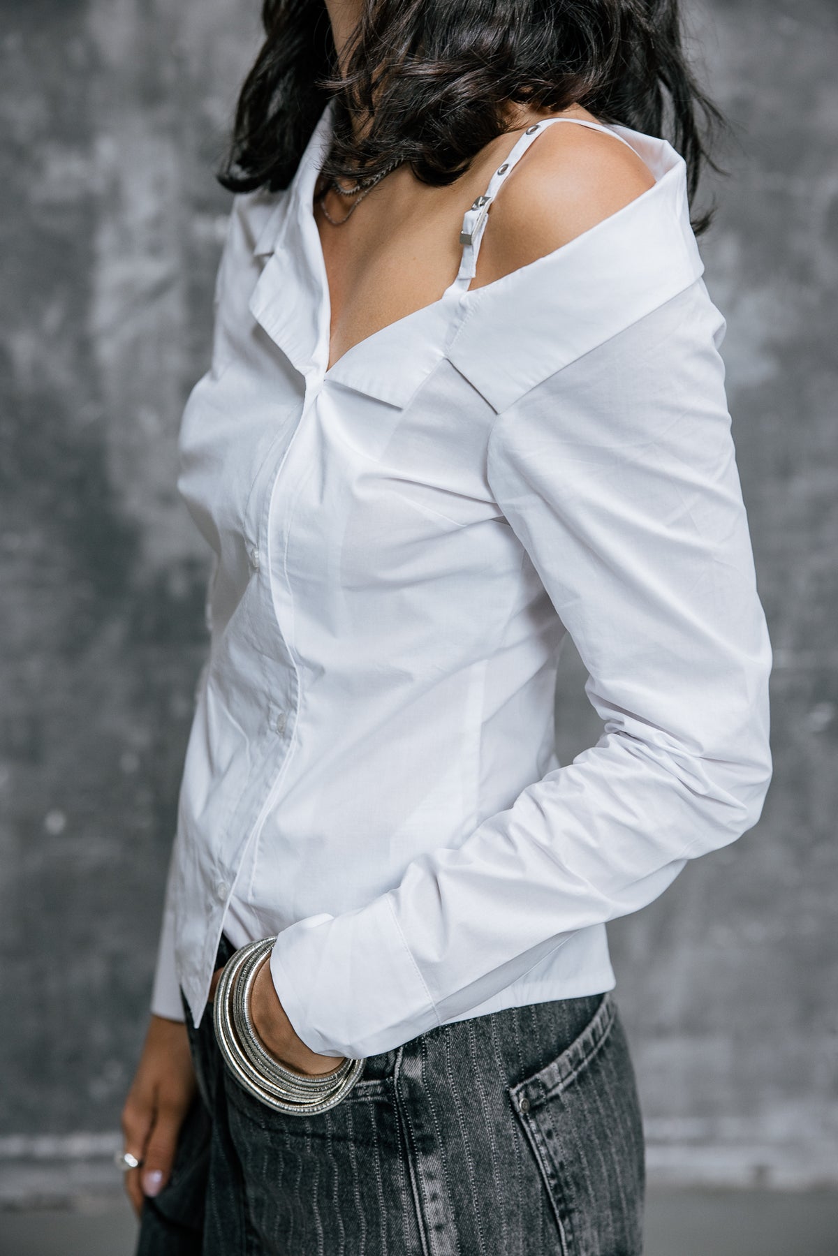 

Asymmetrisches schulterfreies Hemd Damen Chaz Plain white | Freeman T. Porter