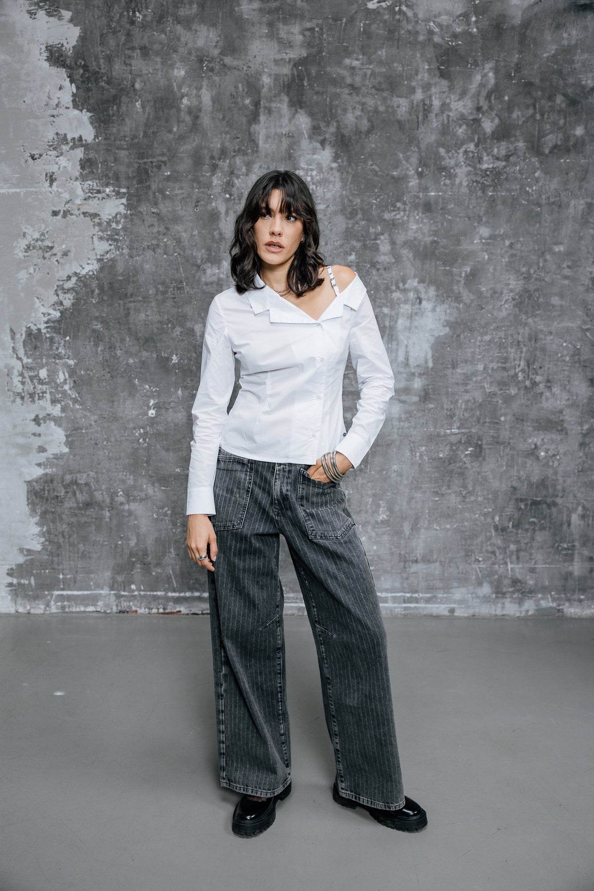 

Asymmetrisches schulterfreies Hemd Damen Chaz Plain white | Freeman T. Porter