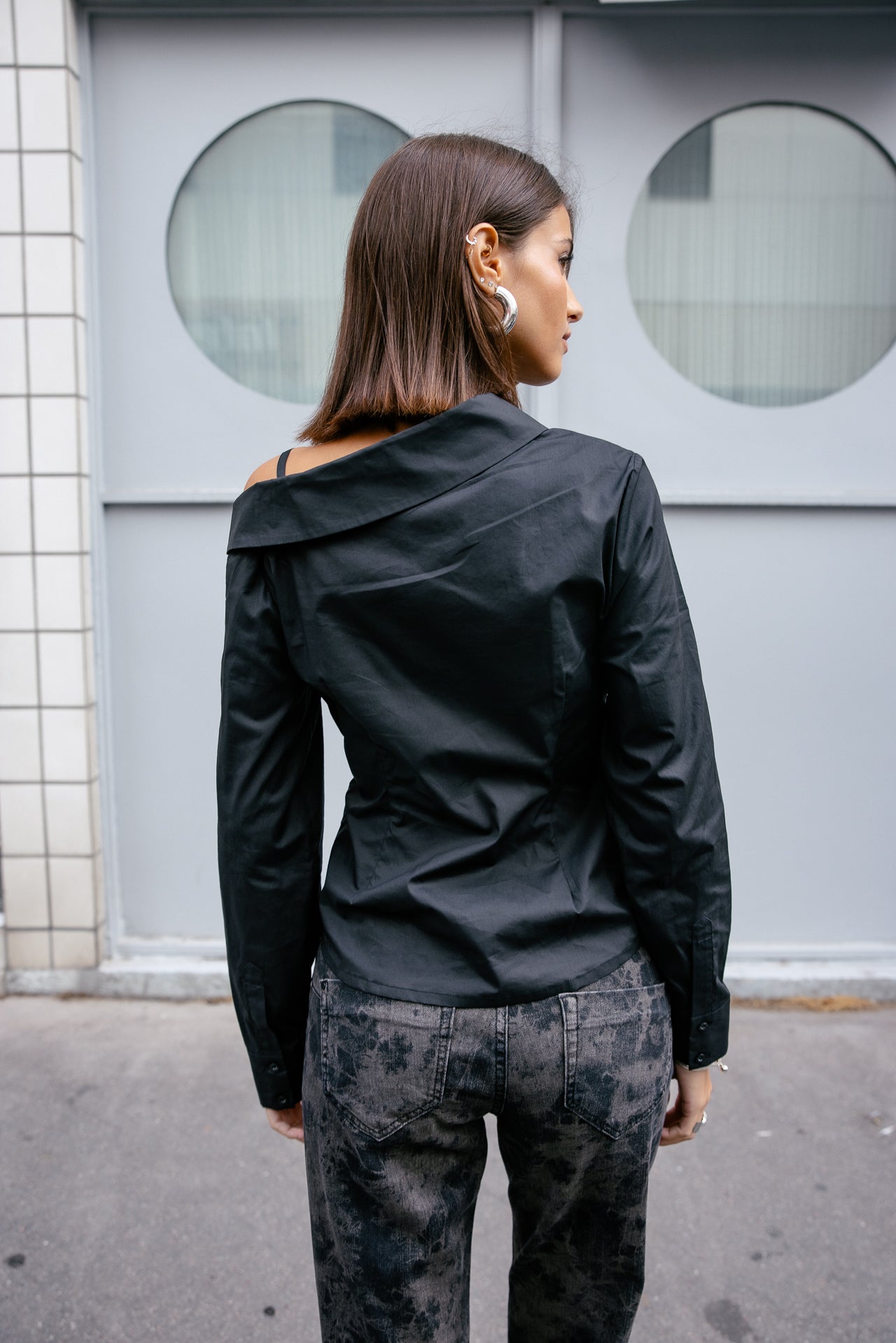 

Asymmetrisches Hemd mit schulterfreiem Design Damen Chaz Plain black | Freeman T. Porter