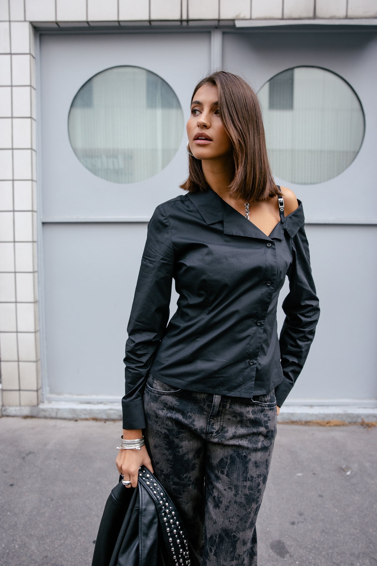 

Asymmetrisches Hemd mit schulterfreiem Design Damen Chaz Plain black | Freeman T. Porter