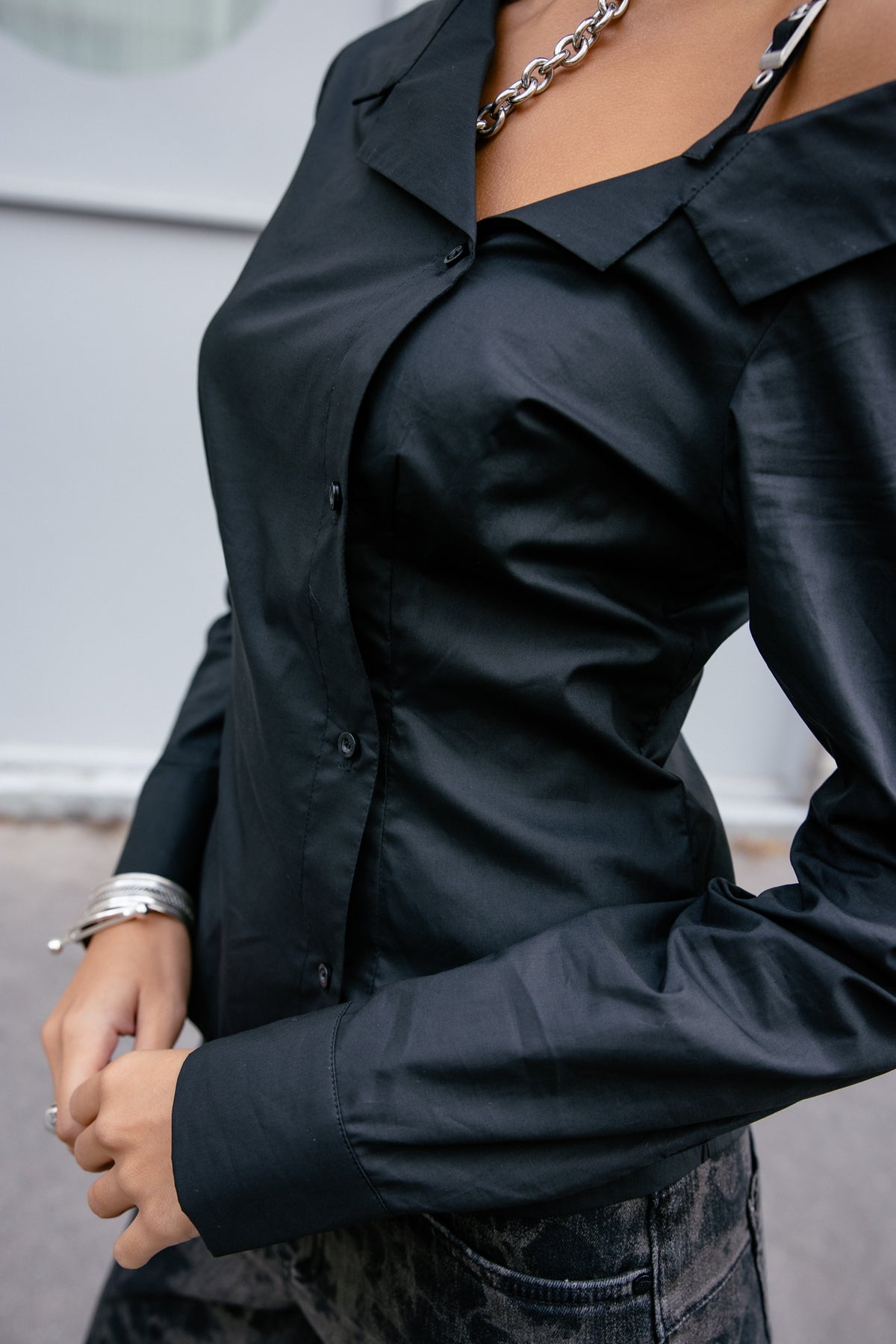 

Asymmetrisches Hemd mit schulterfreiem Design Damen Chaz Plain black | Freeman T. Porter