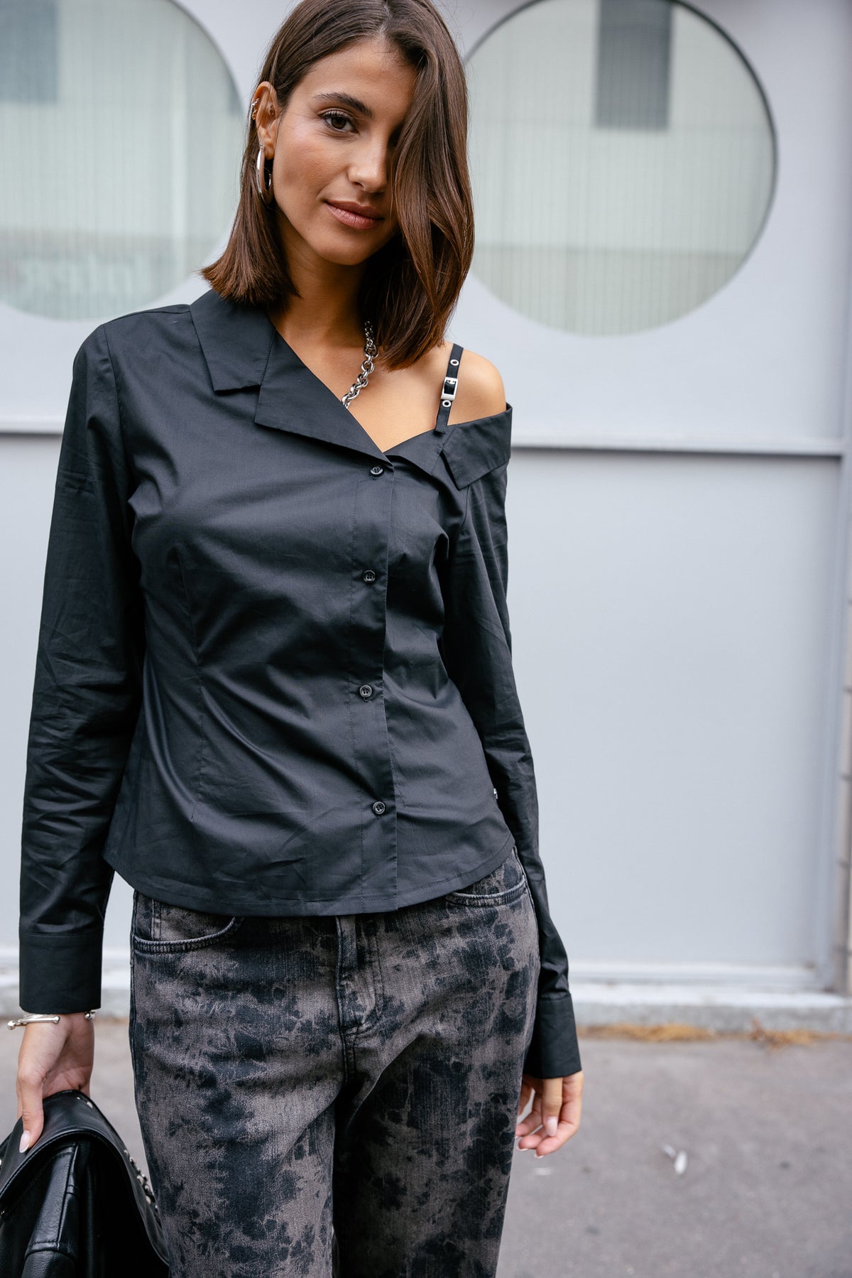 

Asymmetrisches Hemd mit schulterfreiem Design Damen Chaz Plain black | Freeman T. Porter