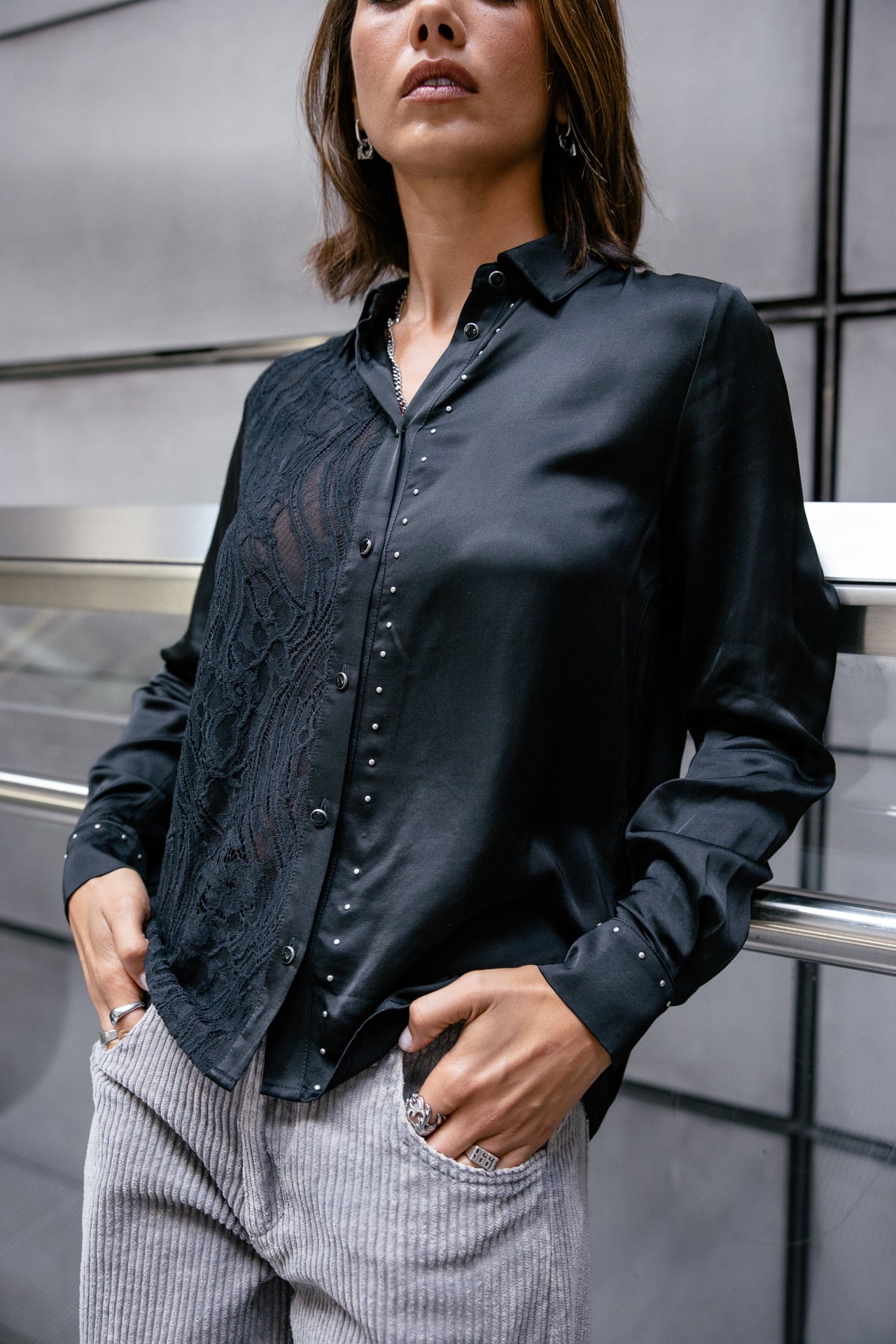 

Chemise mit Spitzen- und Satin-Materialmix Damen Cayaba Lace black | Freeman T. Porter