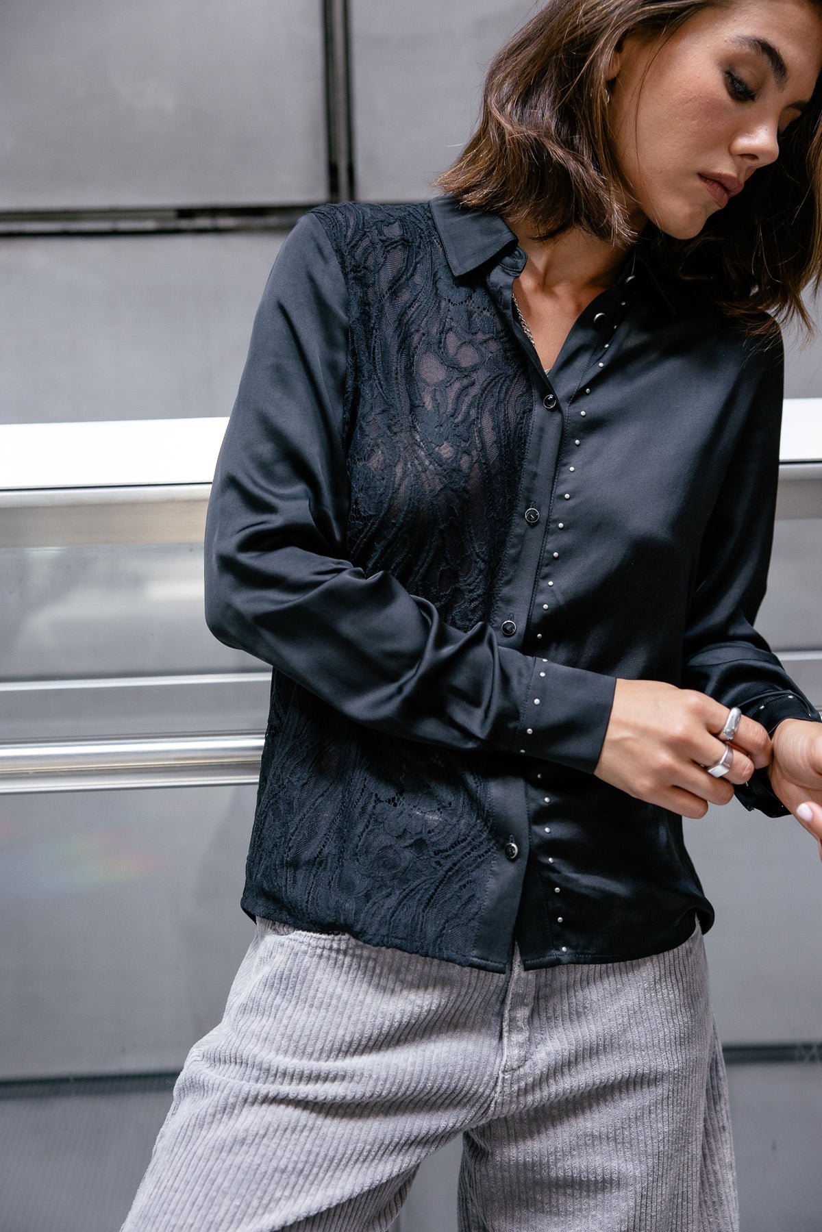 

Chemise mit Spitzen- und Satin-Materialmix Damen Cayaba Lace black | Freeman T. Porter