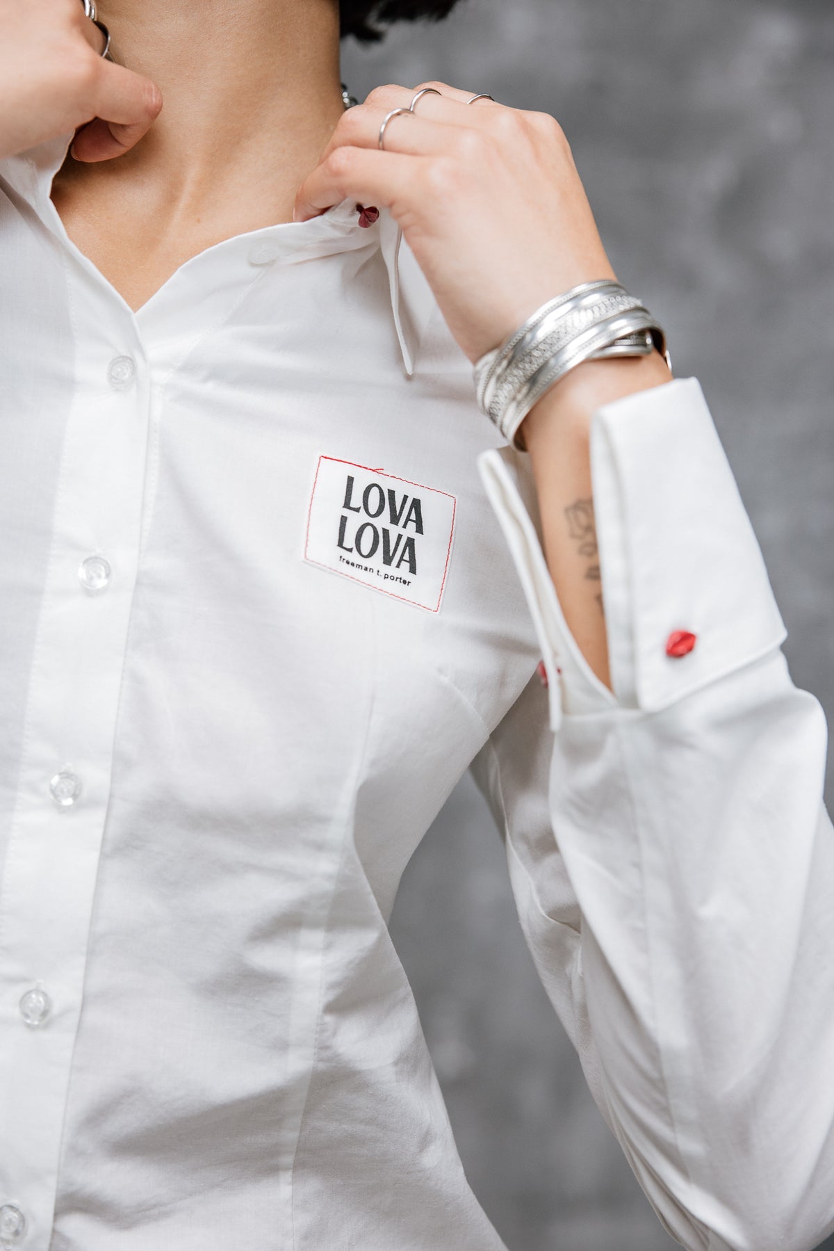 

Chemise cintrée avec boutons fantaisie Femme Chikane Plain white | Freeman T. Porter