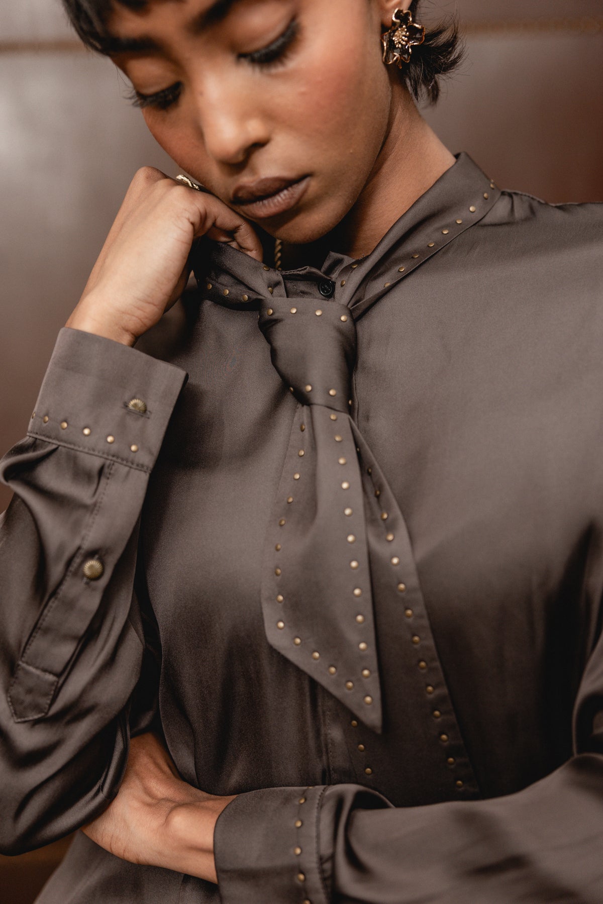 

Bluse mit Schluppenkragen und Nieten Damen Cayabana Nightly chocolate torte | Freeman T. Porter