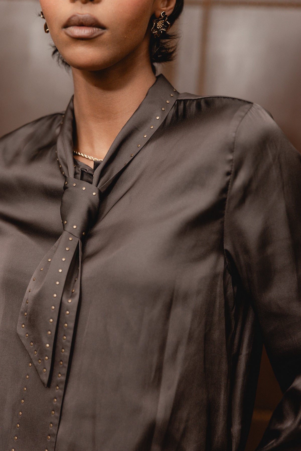 

Bluse mit Schluppenkragen und Nieten Damen Cayabana Nightly chocolate torte | Freeman T. Porter