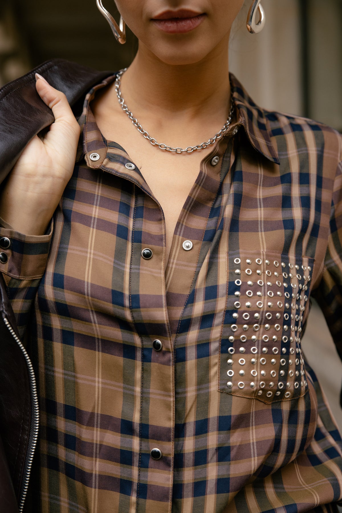 
              

Gerades Hemd mit Nieten-Details Damen Cali Checks cinnamon | Freeman T. Porter
            