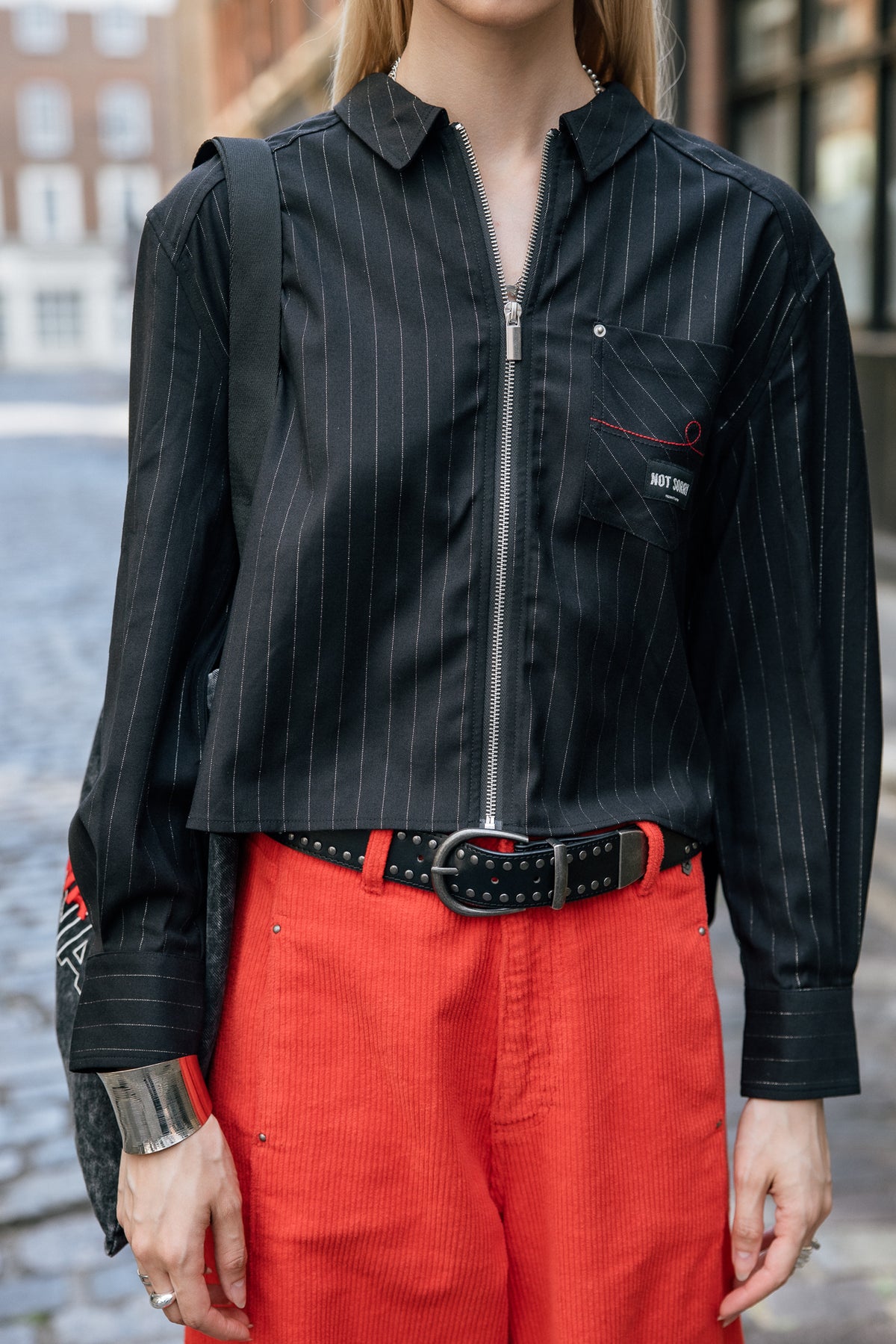   
            

Cropped Reißverschluss-Hemd Damen Chiky Stripe black | Freeman T. Porter
          