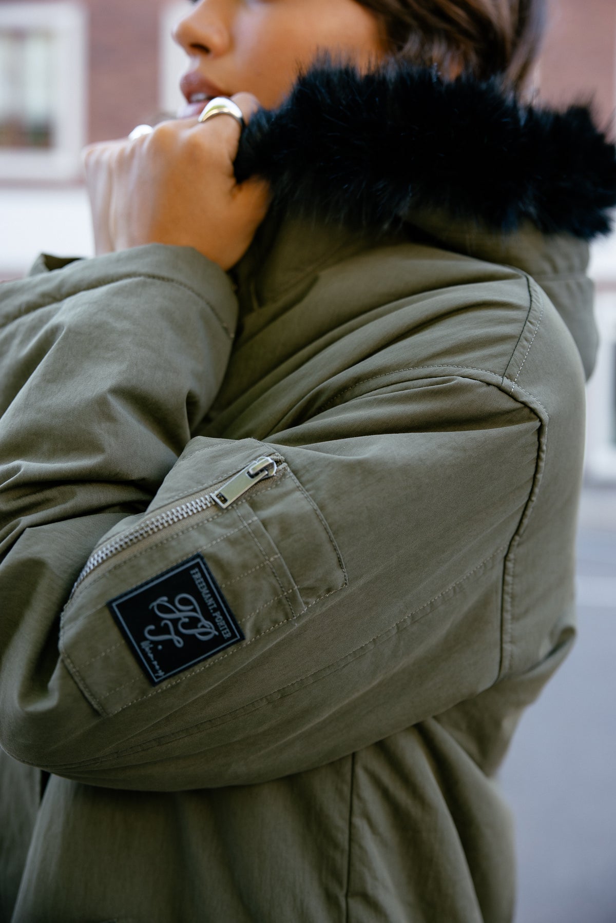 
              

Parka mit Kapuze und Pelz Damen Vira fur burnt olive | Freeman T. Porter
            