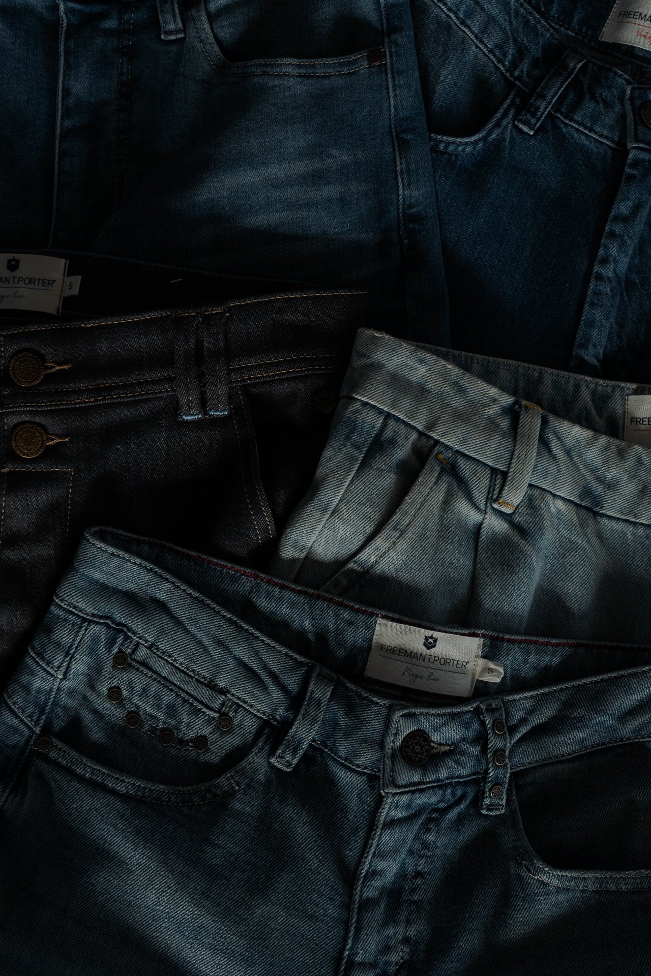 plusieurs jeans en nature morte