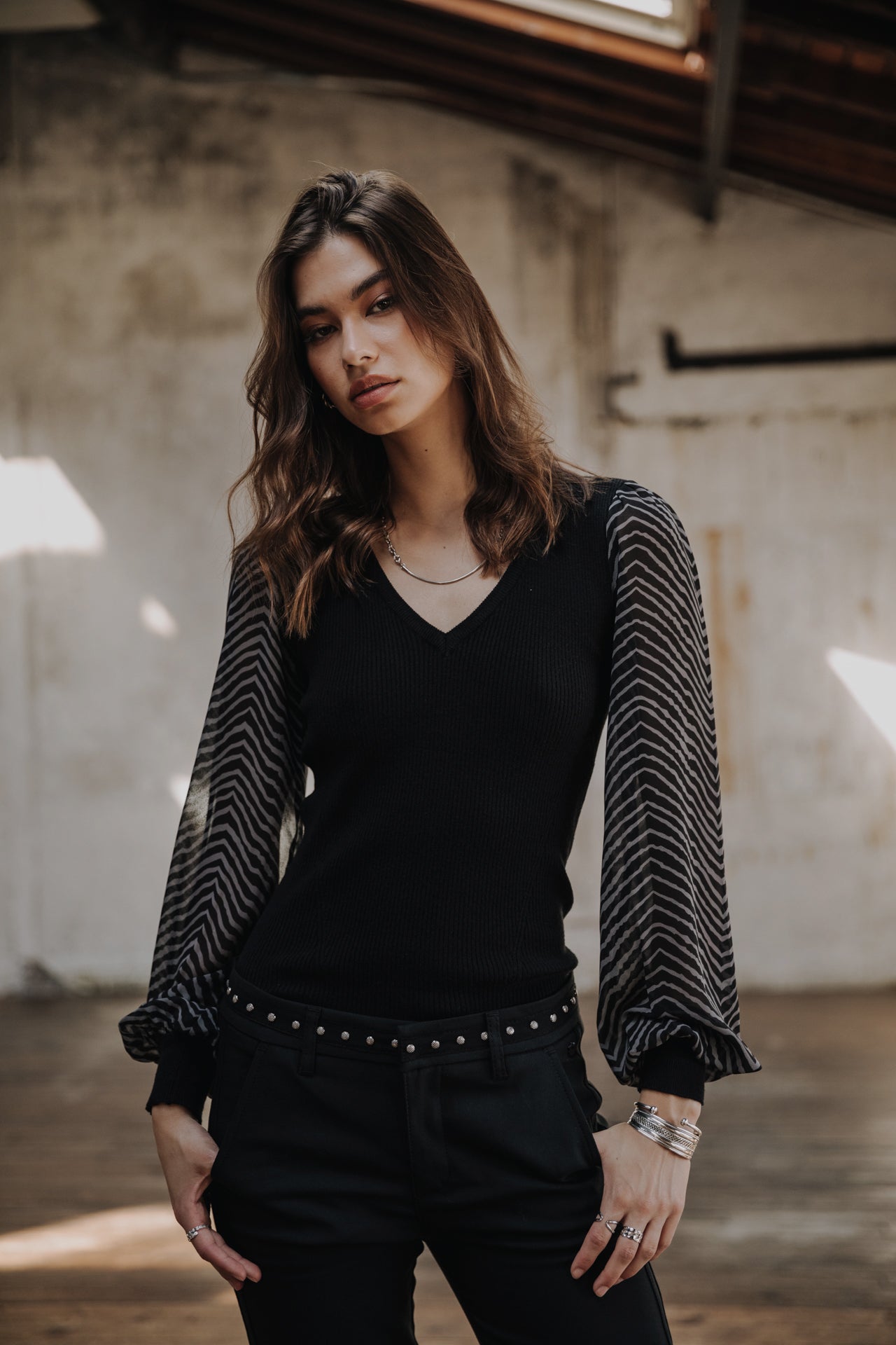 femme top manches transparentes
